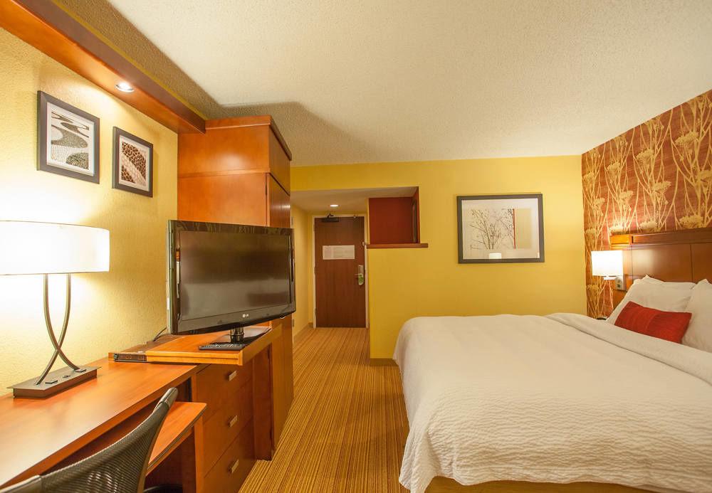 Courtyard By Marriott Charlotte Airport Loso Esterno foto