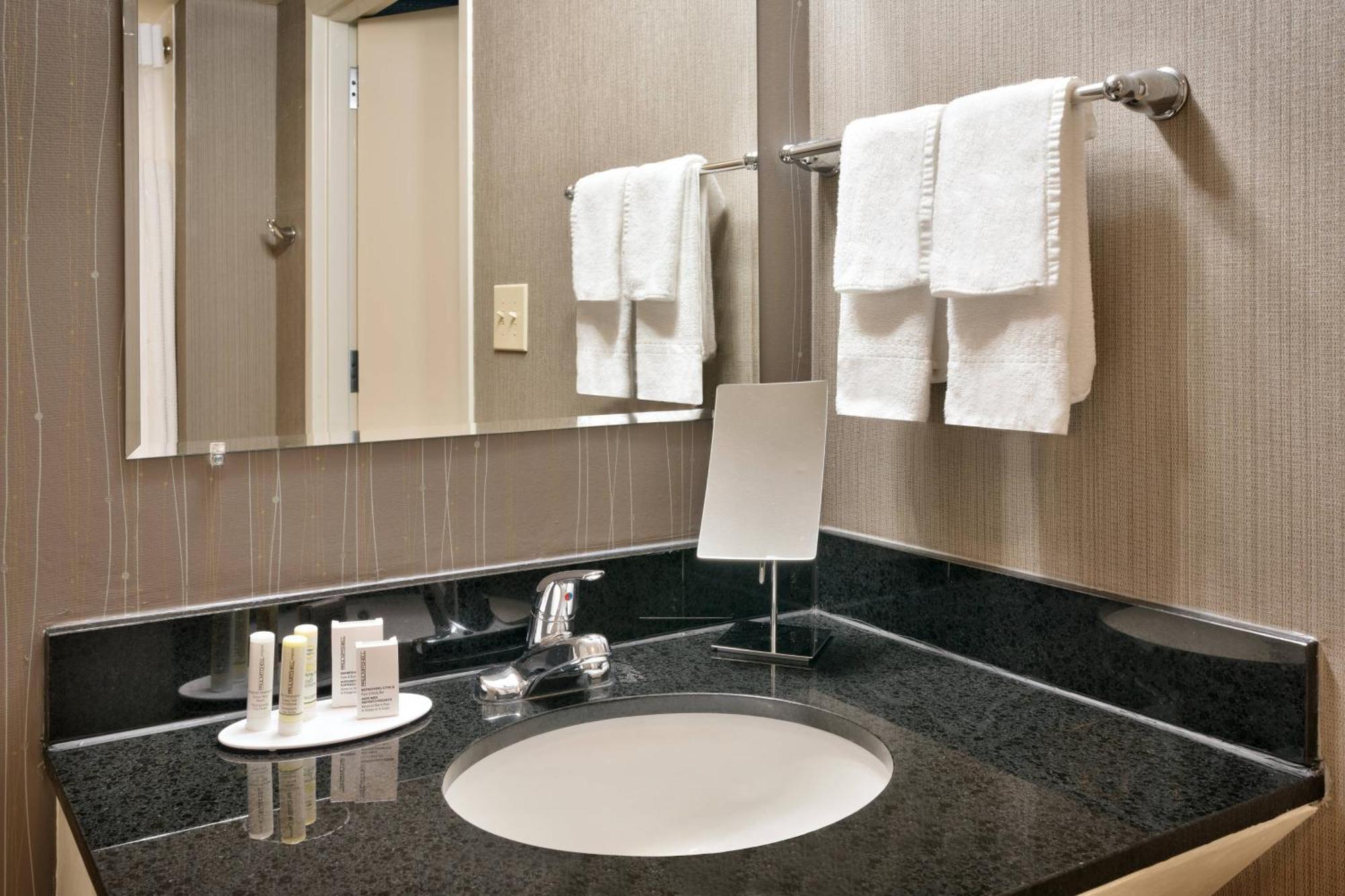 Courtyard By Marriott Charlotte Airport Loso Esterno foto